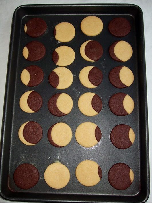 Solar eclipse cookies recipe step 8