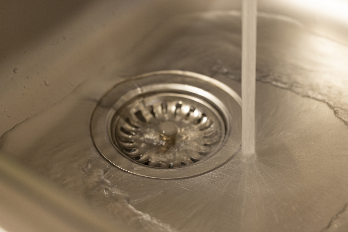 The physics of your kitchen sink can tell you a lot about the physics of the Universe. Credit: Jenner Images / Getty Images