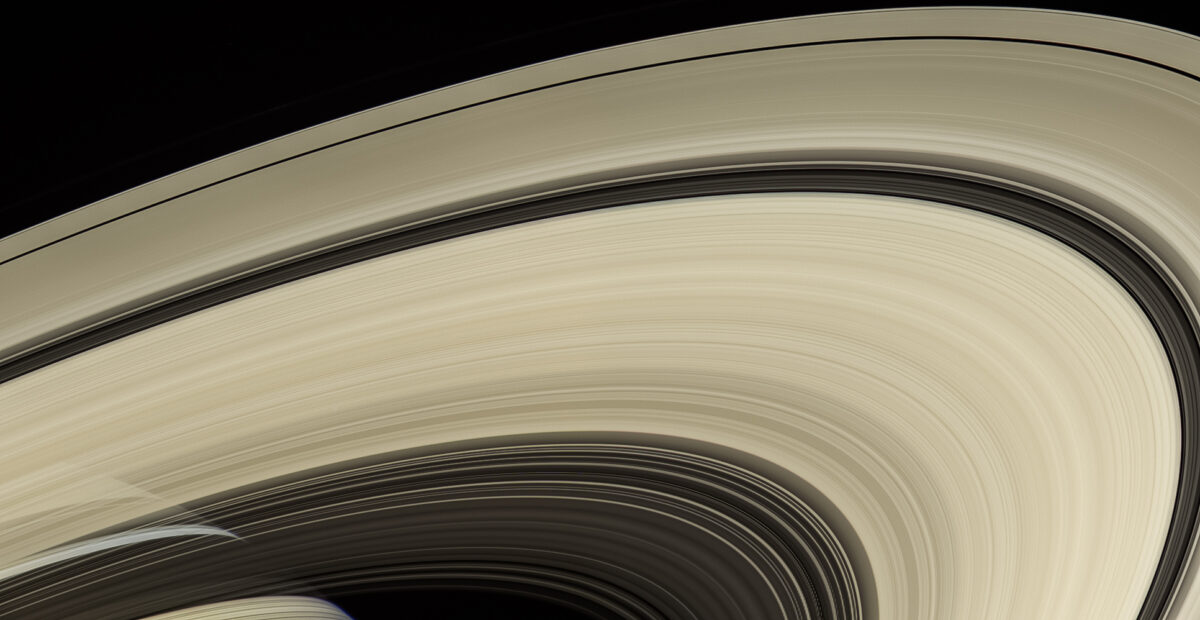 Saturn’s rings may look picturesque, but if you found yourself in them you’d be shredded to bits. Credit: NASA/JPL-Caltech/Space Science Institute