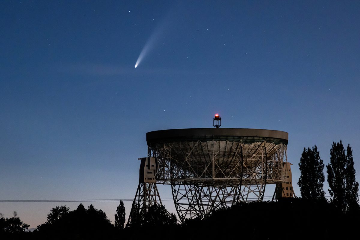 Jodrell Bank's Lovell Radio Telescope and comet C/2020 F3 (NEOWISE). Credit: nailzchap / Getty Images