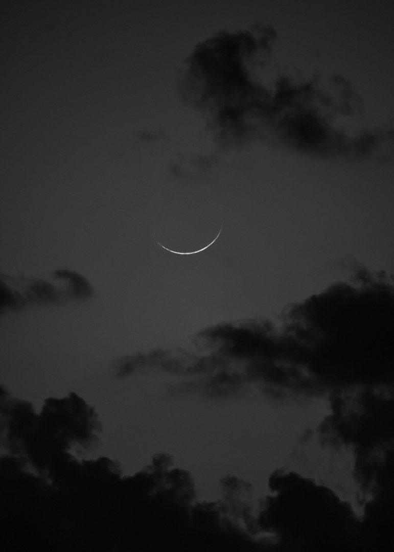 Crescent Moon Teresa Molinaro, Bagheria, Sicily, Italy, 17 May 2026 Equipment: Nikon D7500 camera, Nikkor 75-300mm lens, shot handheld