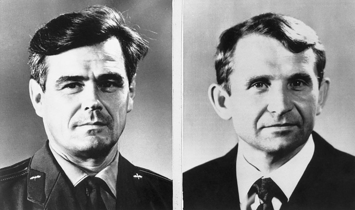 Vasily Lazarev (left) and flight engineer Oleg Makarov (right). Credit: Bettmann / Getty Images