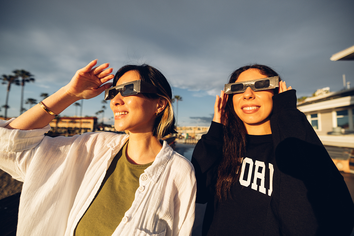 Solar eclipse stargazing. Credit: LeoPatrizi / Getty Images