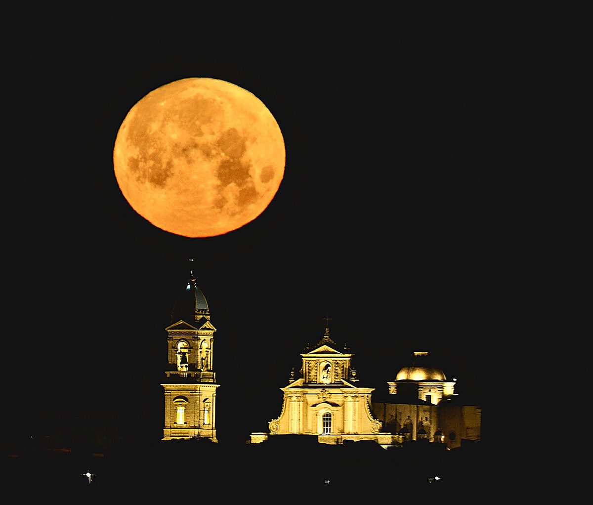 Flower Moon by Giovanni Passalacqua, Basilica della Santissima Annunziata, Ispica, Sicily, 1 May 2026, 05:23 local time. Equipment: Canon EOS R DSLR camera, Sigma 600mm lens, Manfrotto tripod. Exposure: f/6.3, ISO 400, 0.8s. Software: Photoshop