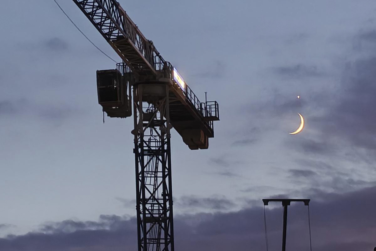 Thanks to Laurel Robertson for sending us this brilliant image of Venus and the crescent Moon captured in the night sky near Ghent University, Belgium, 17 June 2026 with a One Plus 15 smartphone.