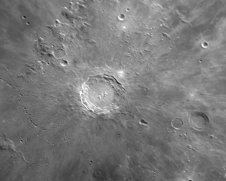 Lunar rays can be seen around craters like Copernicus. Credit:
Frank Dutton, Kings Lynn, Norfolk, UK
