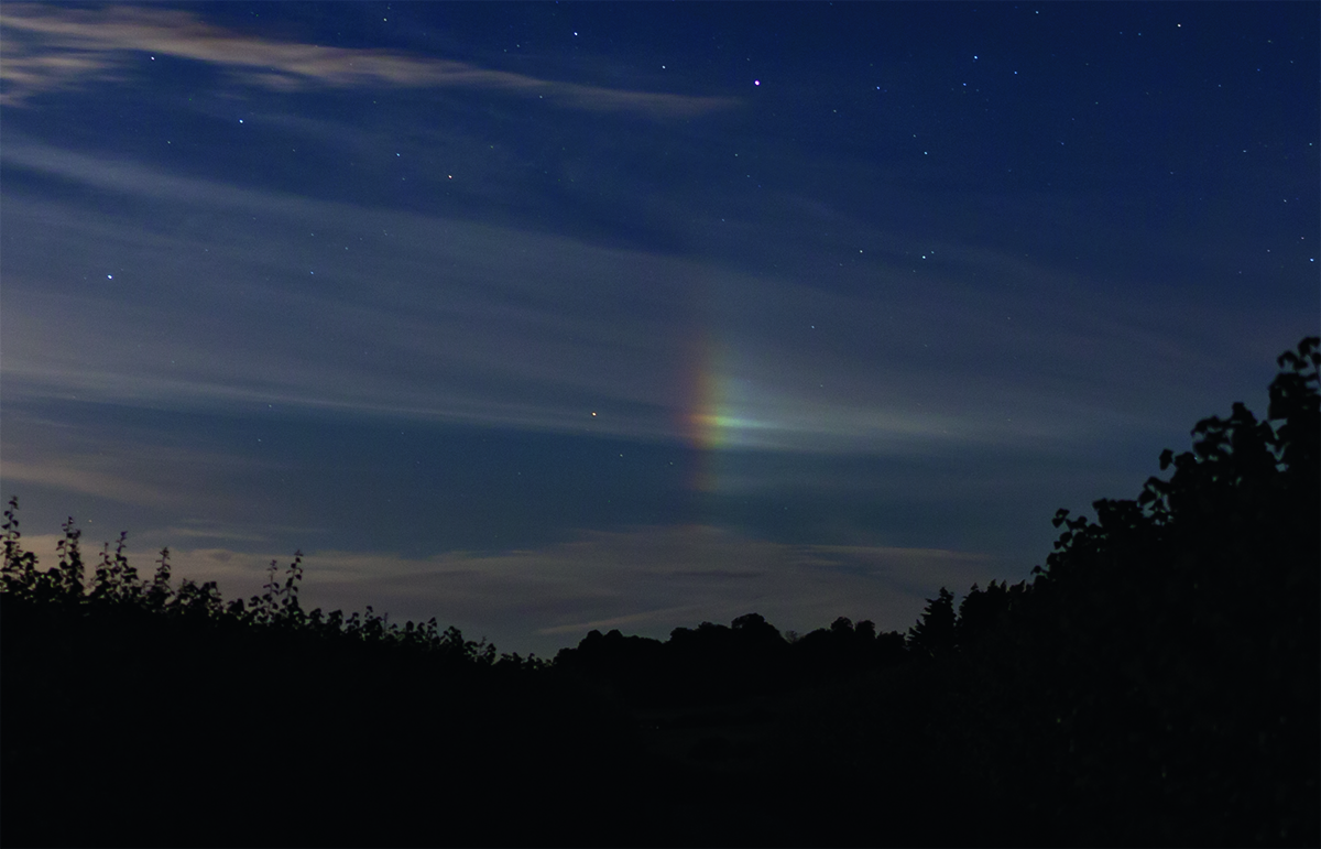 Moondogs are caused by ice crystals and appear as bright spots on the lunar halo. Credit: Will Gater.