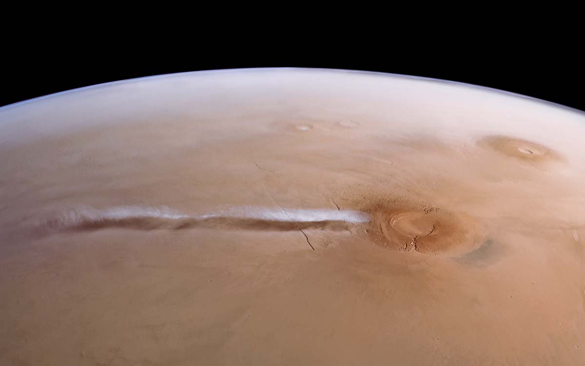 The Arsia Mons Elongated Cloud, as seen by the Mars Express spacecraft. Credit: ESA/DLR/FU Berlin. Processing: J. Cowart